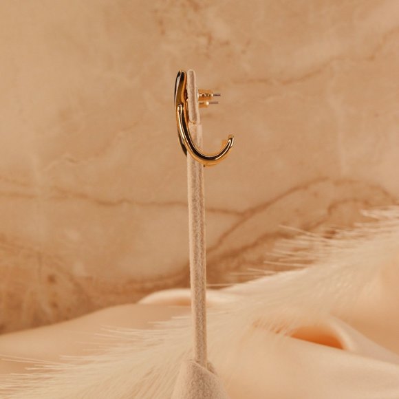 SOLD Vintage Black and Gold Trifari Pierced Earrings - Picture 7 of 10